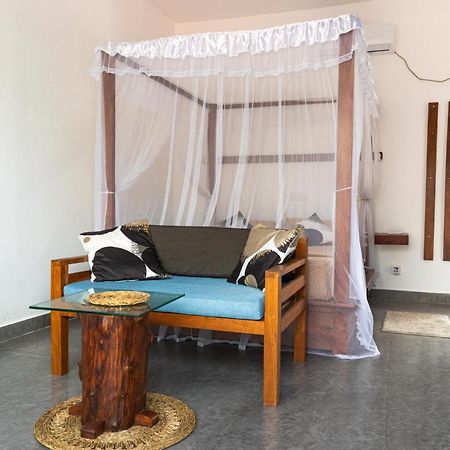 Srimany Bed & Breakfast Мириса Екстериор снимка