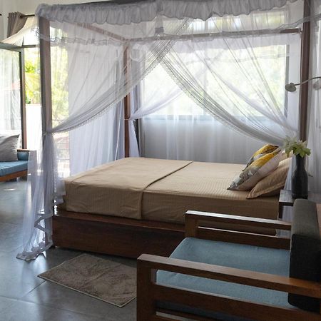 Srimany Bed & Breakfast Мириса Екстериор снимка
