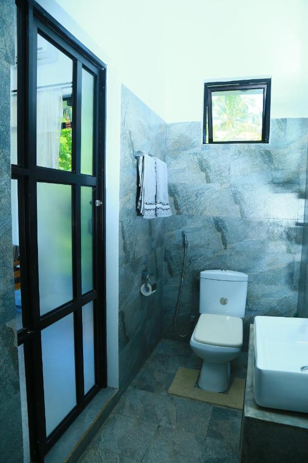 Srimany Bed & Breakfast Мириса Екстериор снимка