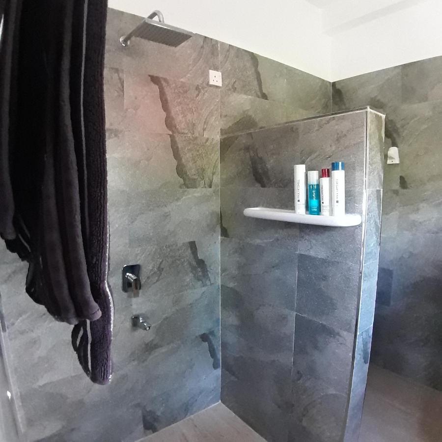 Srimany Bed & Breakfast Мириса Екстериор снимка