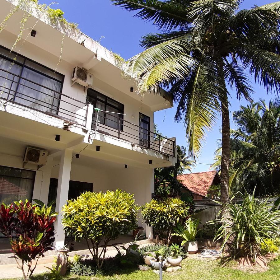 Srimany Bed & Breakfast Мириса Екстериор снимка