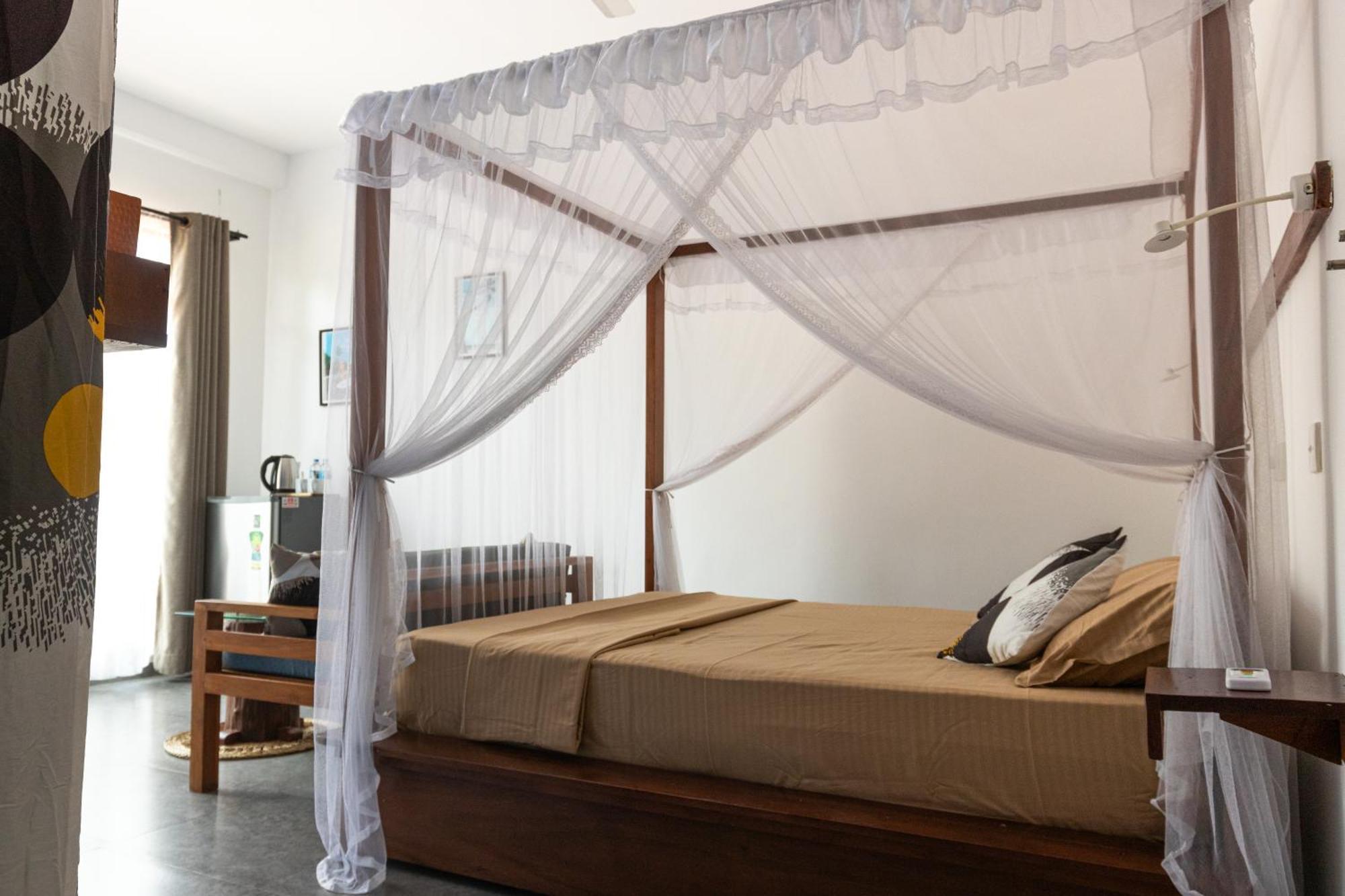 Srimany Bed & Breakfast Мириса Екстериор снимка