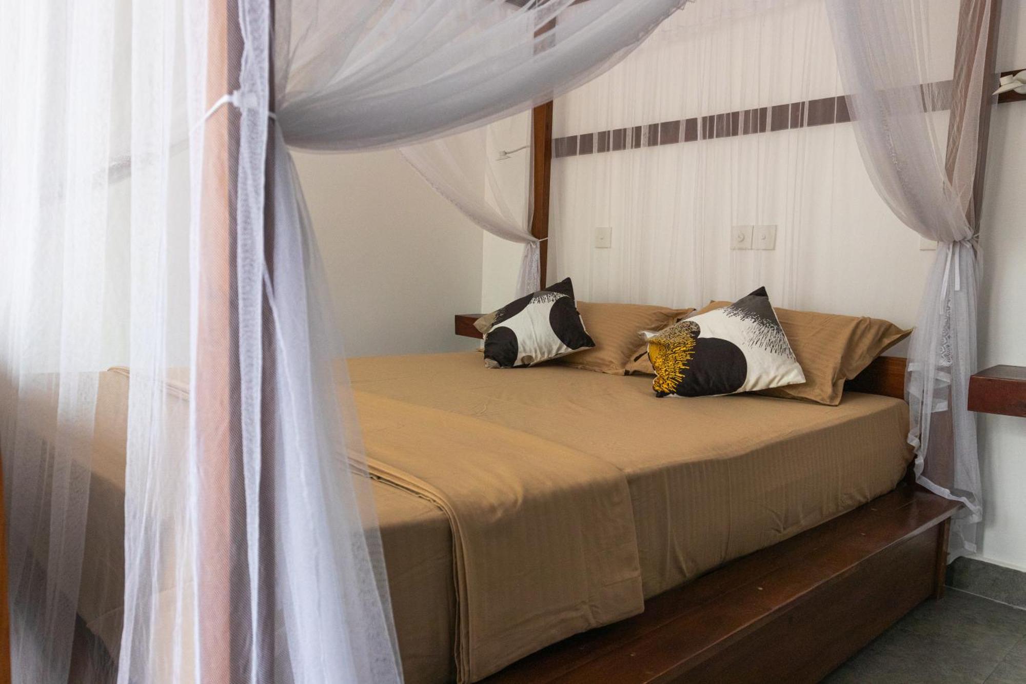 Srimany Bed & Breakfast Мириса Екстериор снимка