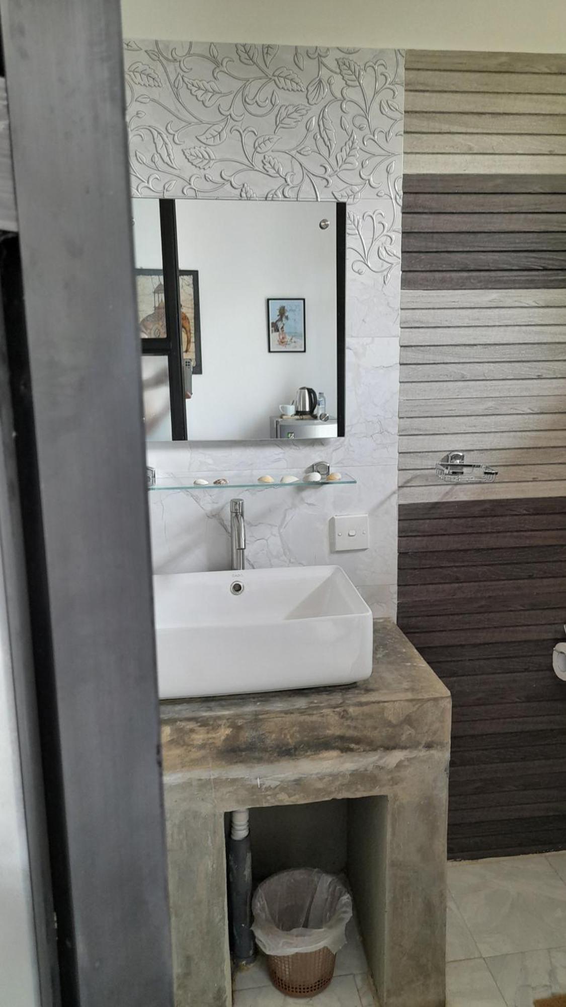 Srimany Bed & Breakfast Мириса Екстериор снимка