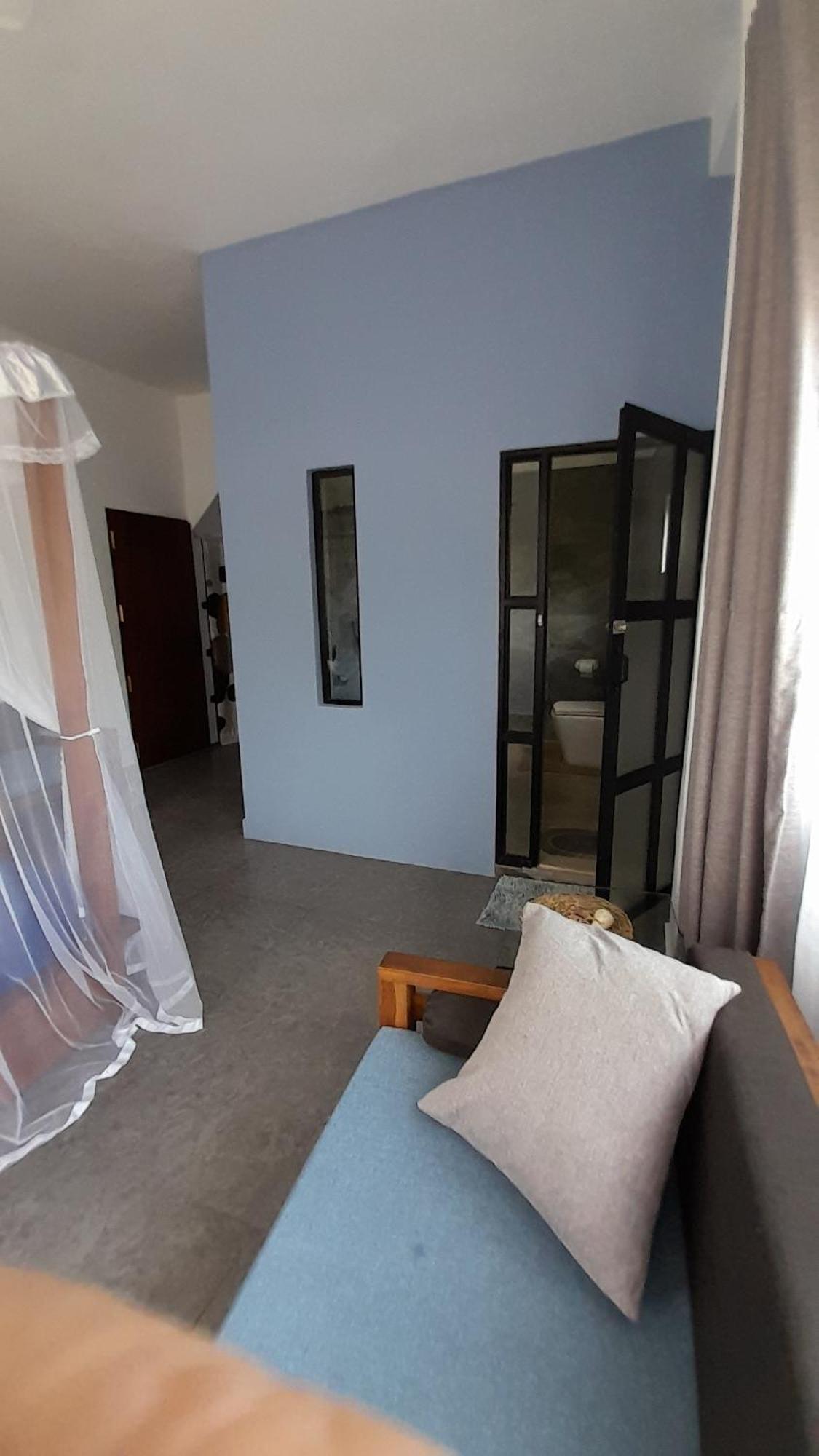 Srimany Bed & Breakfast Мириса Екстериор снимка