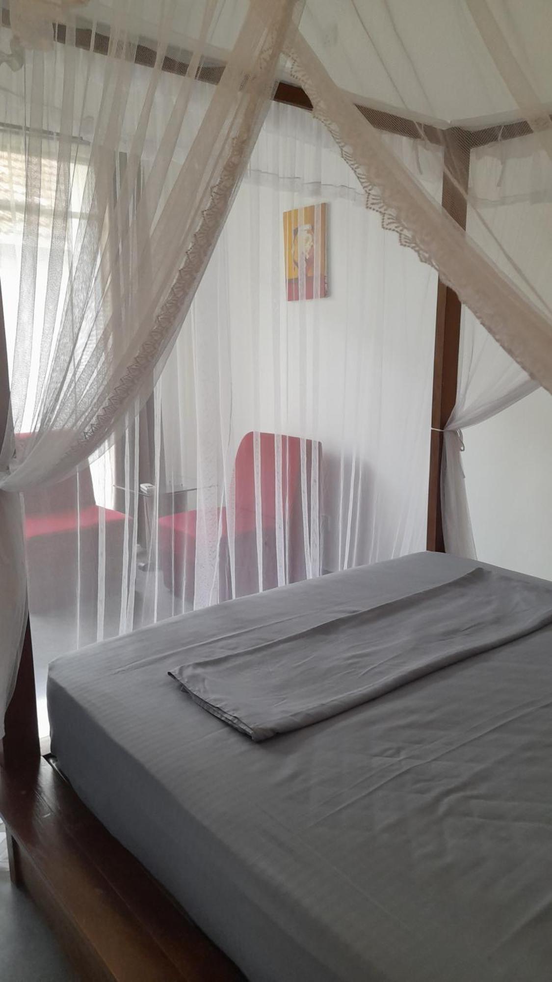Srimany Bed & Breakfast Мириса Екстериор снимка
