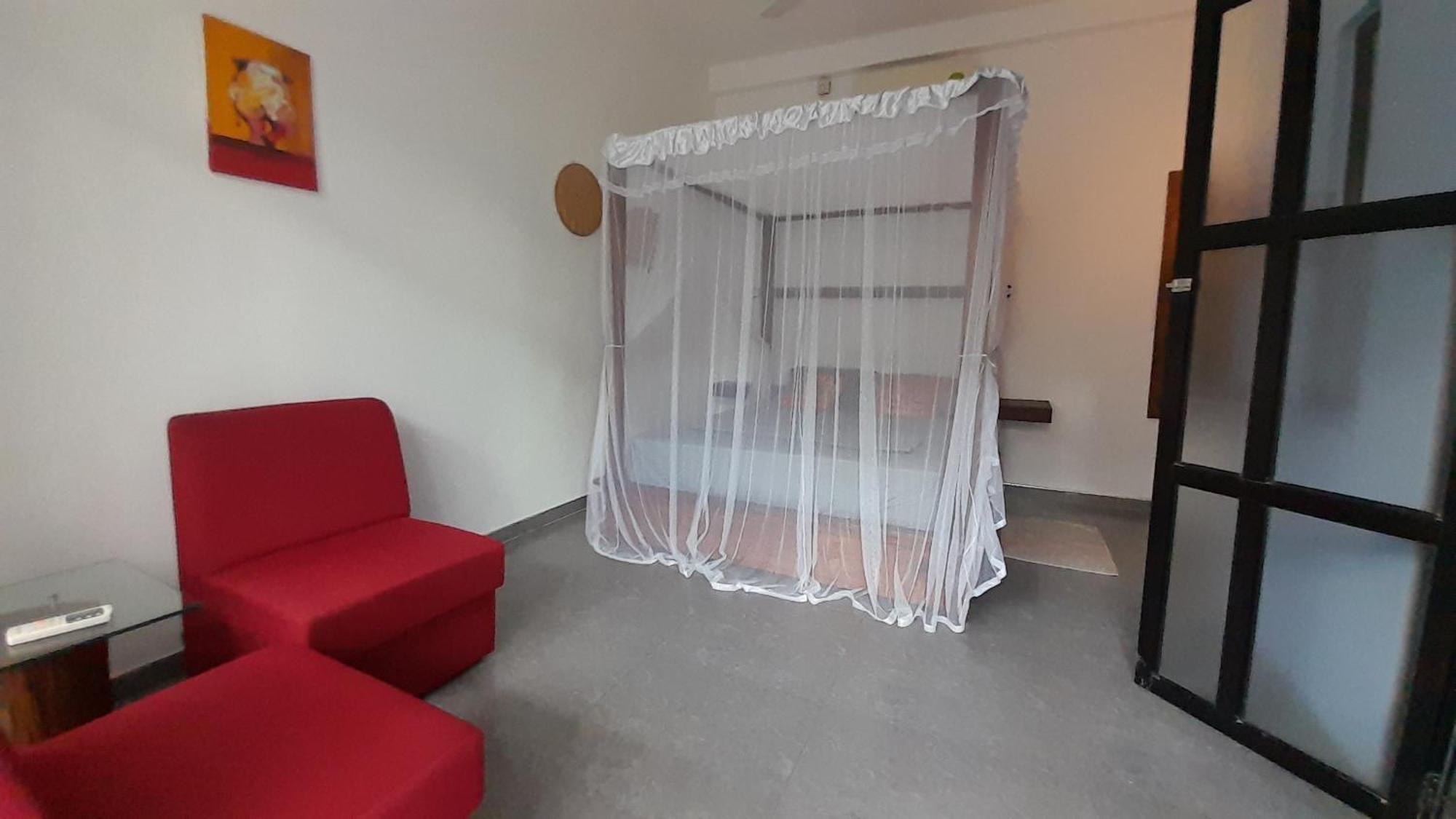 Srimany Bed & Breakfast Мириса Екстериор снимка