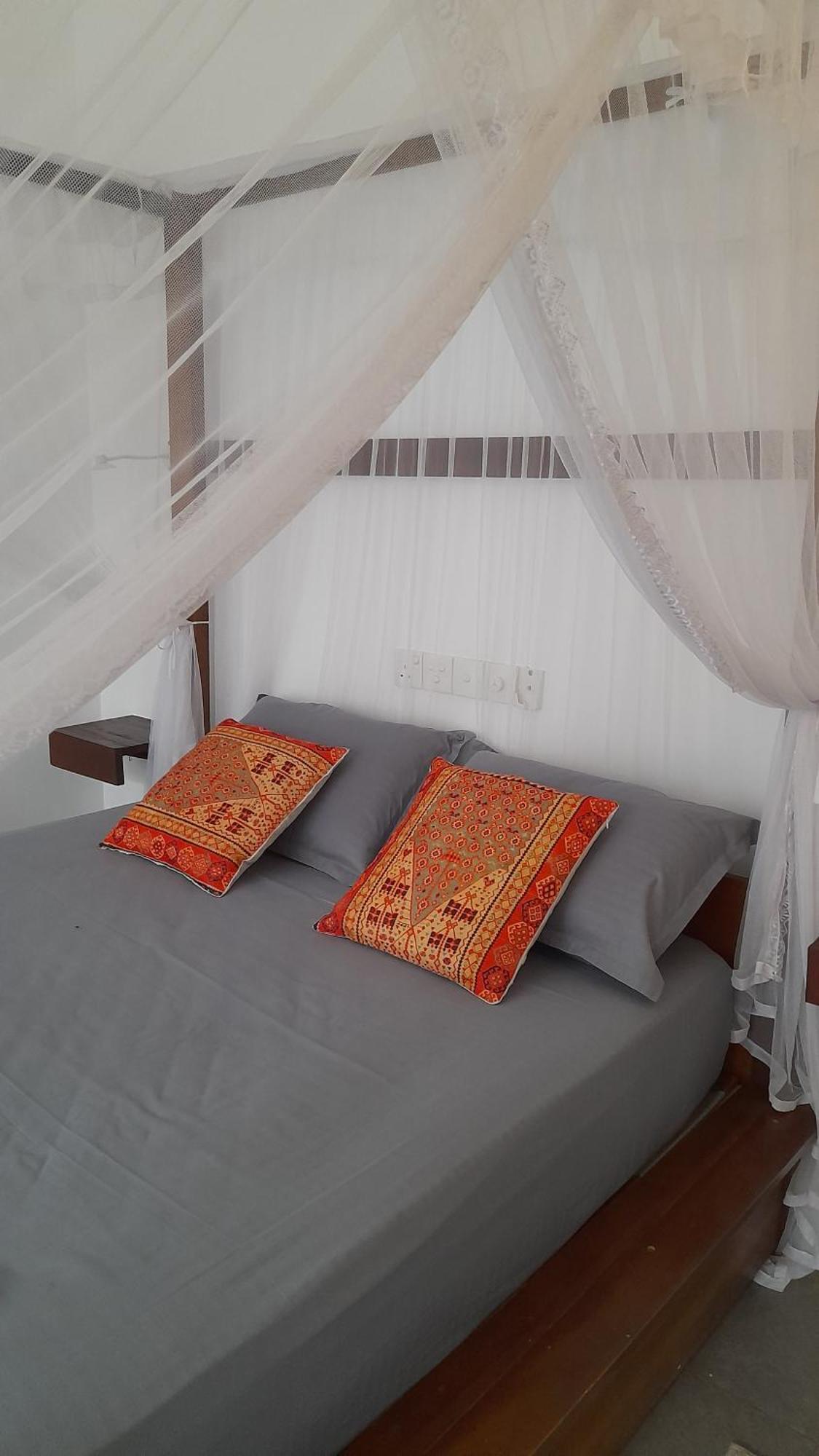 Srimany Bed & Breakfast Мириса Екстериор снимка