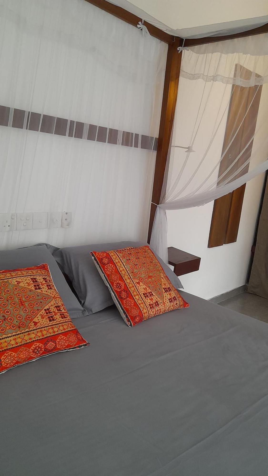 Srimany Bed & Breakfast Мириса Екстериор снимка