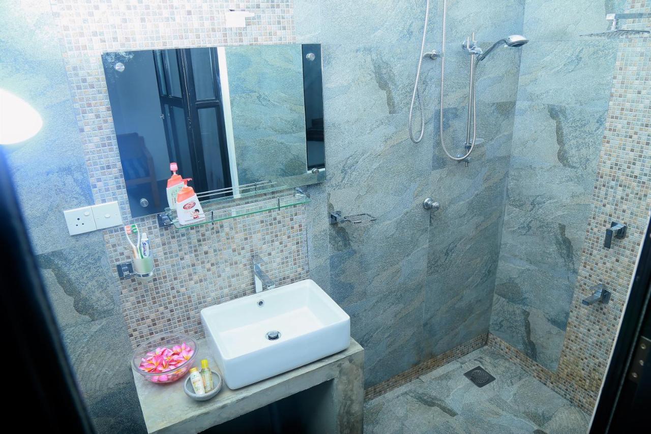 Srimany Bed & Breakfast Мириса Екстериор снимка
